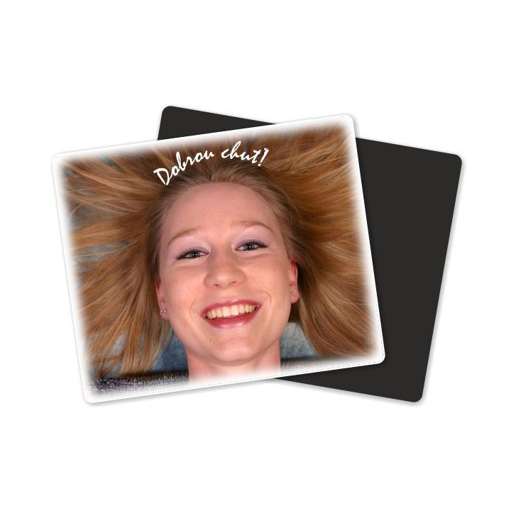 Bílé prostírání s potiskem